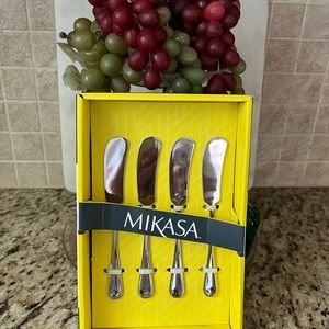 Mikasa 18/10 Stainless Steel Bravo. Set Of Four.!